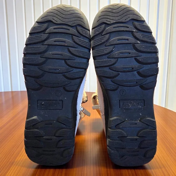 Khombu Iris 1527296 Ivory Suede Leather All Weather Boots W/ Faux Fur Trim Sz 7M - Picture 13 of 15